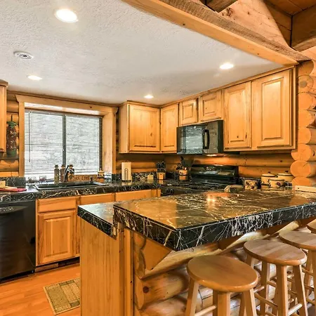 Cozy Utah Cabin With Deck And Fire Pit! Duck Creek Village Exterior photo